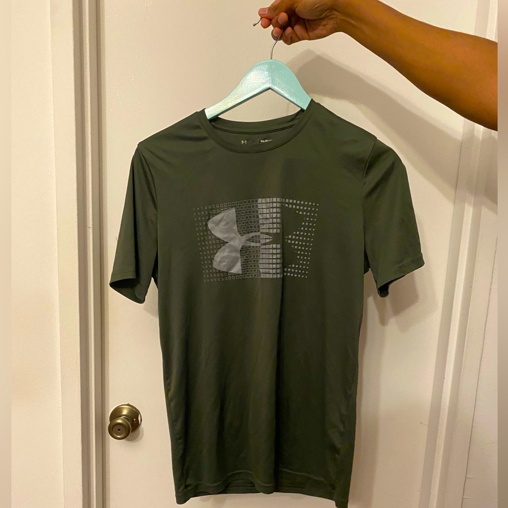 Under Armor Heatgear workout top small green